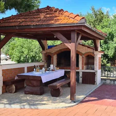 Apartments Pakostane Pakoštane